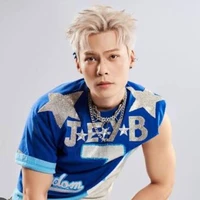 Nguyễn Hoàng Bách ( JeyB )