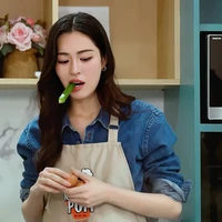 Lingling Kwong (mama cô)