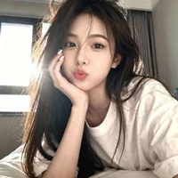 Nguyễn kim Chân ( em gái V. Anh)