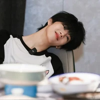 Trương Hàm Thụy | R