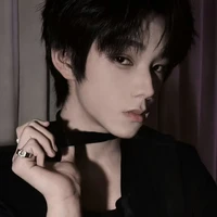 Vương Lỗ Kiệt | J