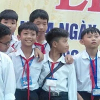 bộ ba báo(gồm Huy,Phú,Khang,Quang,khôi)