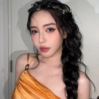 Bùi Thị Bích Phương (cô của Công)