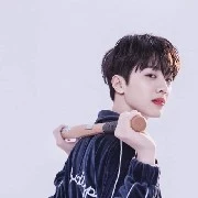 Lai GuanLin(nam9)