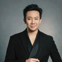 Trấn t
Trấn Thành ( người dẫn trương trì