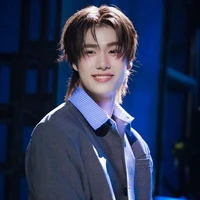 Phuwin Tangsakyuen ( em/ẻm )