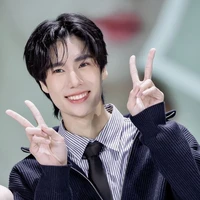 Phuwin Tang ( cậu)