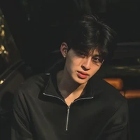 Pond Naravit ( hắn)