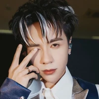 Lê Quang Hùng | Phone