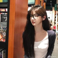 Phạm Ngọc Gia Hân(lớp 12 chị của Hoàng)