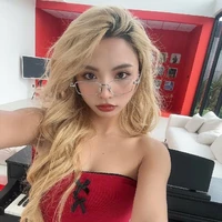 Nguyễn Hiền Mai  ( Maiquinn )