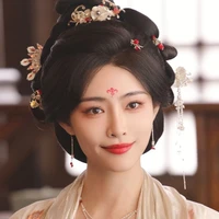 Vân Cẩn: Cẩm Tần