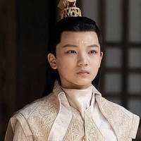 Tam Hoàng Tử: Dung Kiến