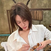 Emi Thasorn Klinnium_chị