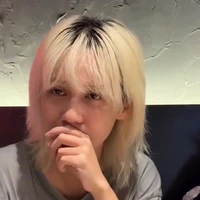 Hậu Hoàng ( cậu út)