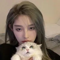 Vương Dịch "cô"