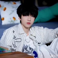 Nhiếp Vĩ thần* N*