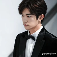 Dịch Dương Thiên Tỉ-anh