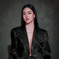 Lingling Kwong - Cô