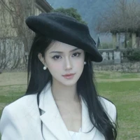 Nguyễn Bảo Uyên - Lục phu nhân - mẹ anh