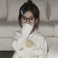 Khánh Vân ( khi bé)