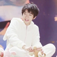 Hạ Tuấn Lâm(lúc nhỏ)