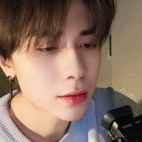 Lê Quang Hùng (phone)