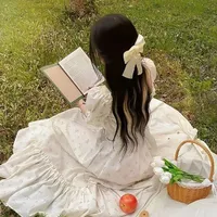 Lệ Lệ ( chị họ của Kỳ Hàm )