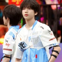 Nhiếp Vĩ Thần • V