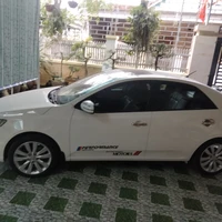 xe ô tô đi với vận tốc 100km trên giây