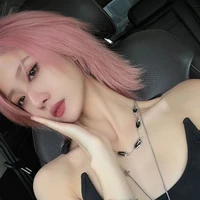 Nguyễn Hoàng Đan Nguyên _chị gái cô