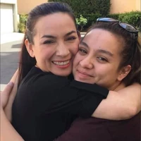 Wendy ( chị cả )