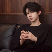 Trần Dịch Hằng • anh