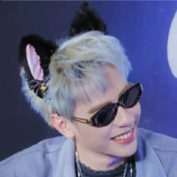 q.hùng