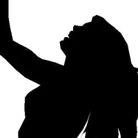 Tang-mei Low (mẹ nv9)