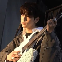 Cự Kiến Phong | 𝐂𝐚𝐧𝐜𝐞𝐫 |