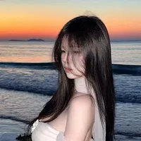 Emma ( bạn của Mia)