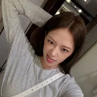 Ahn Yujin - cô