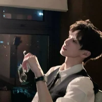 Văn Hoàng (anh cả)