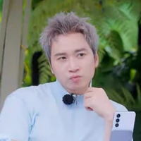 Tác giả ( vợ Karik )