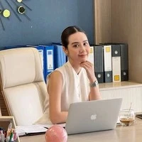 Ngân / vợ tl của viễn