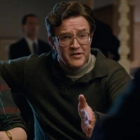 Ted Wheeler (Bố Mike)