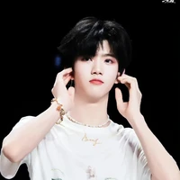 Trương Hàm Thụy ( bé )