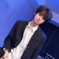 Vương Lỗ Kiệt-Anh