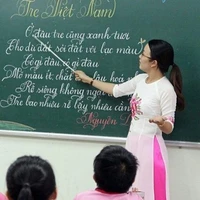 Thủy (giáo viên dạy văn)