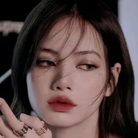 Kim Lisa "chị"