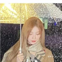 Trịnh Đan Ny ( chị )