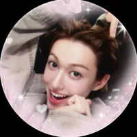 tác giả( kẹp trị thức dưới mông)