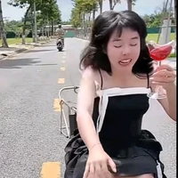 người phụ nữ kiêu ngạo ?