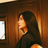 Kim tuyến ( chị )